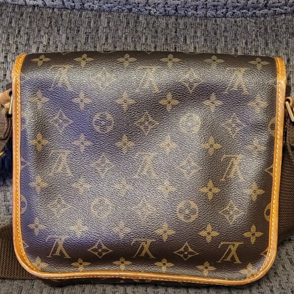 Authentic Louis Vuitton Bosphore - Picture 2 of 12